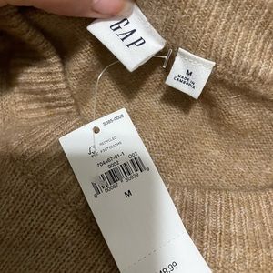 Gap sweater
